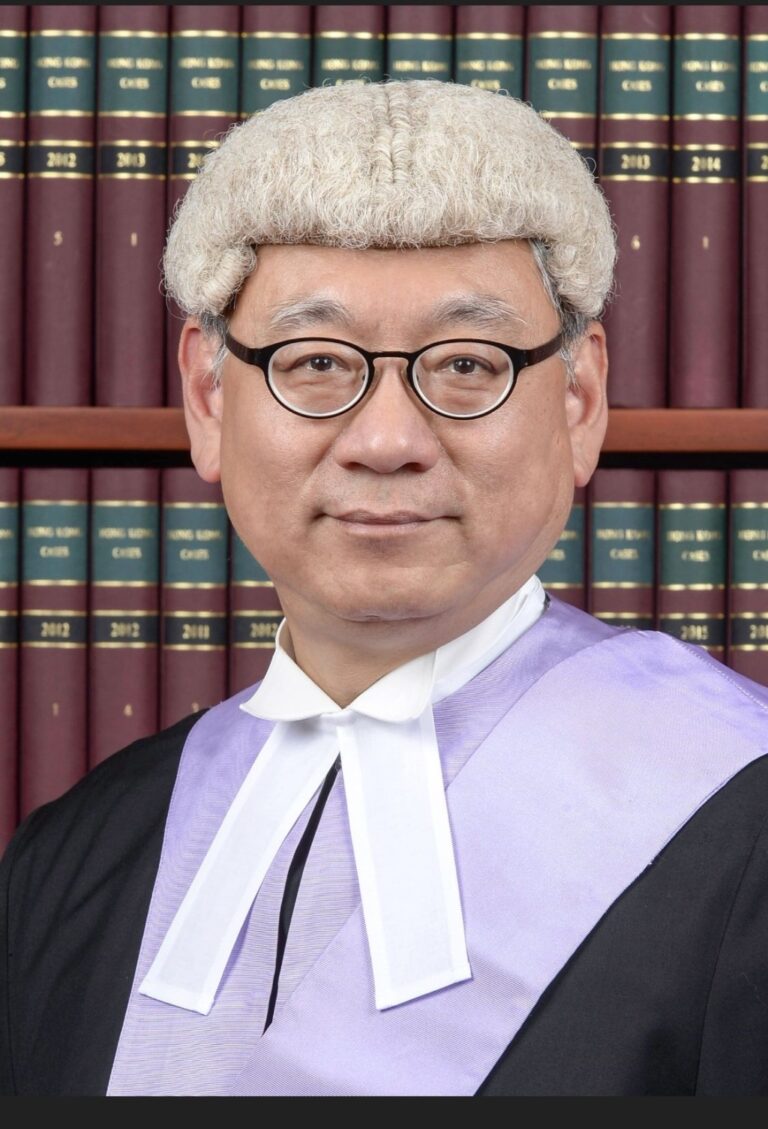 高院聆案官黎達祥中斷容敏儀的陳詞並取消她的傳票申請。
