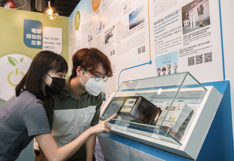 「電掣背後的故事」減碳展覽由即日至明年一月，可免費參觀。