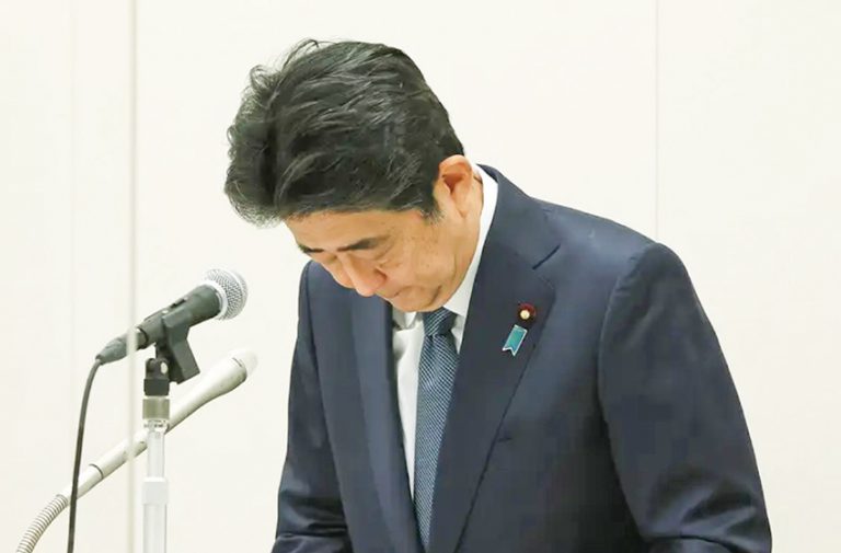 安倍晉三在國會向國民道歉。