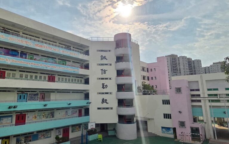 男被告孔少丹報稱為廠商會蔡章閣中學助理校長。