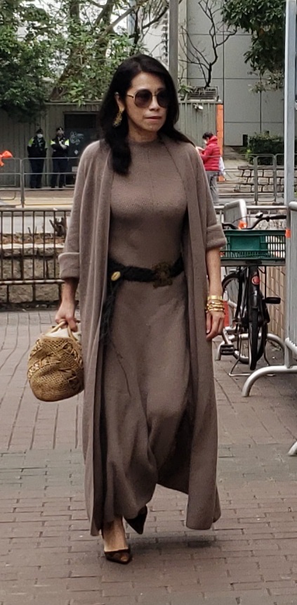 黎妻李韻琴今早獨自到庭聽審。（朱先儒攝）