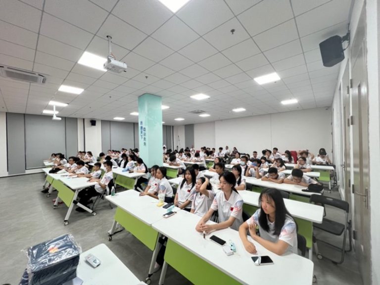 共130名師生參與香港青年創業環境瞭解與實訓、灣區動起來,「穗港文化」體驗與交流三個不同主題的分享會

