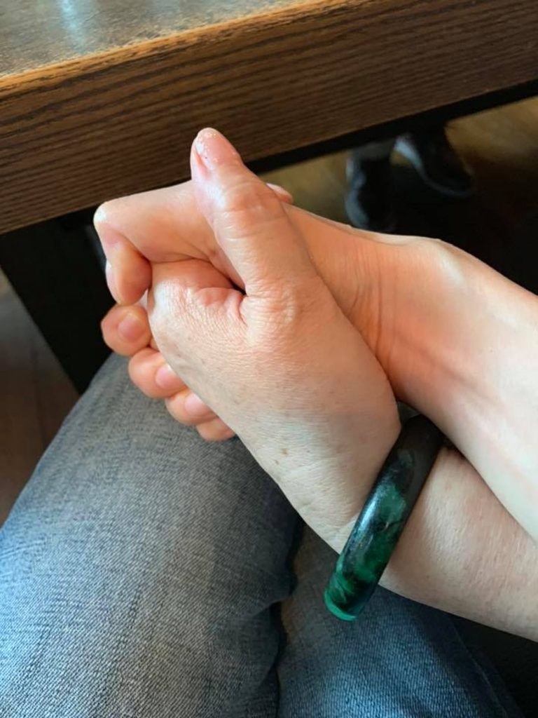 陳淑莊曾在社交平台感性撰文描述母女情，形容「媽咪呢個後台十年如一日」。(陳淑莊fb)
