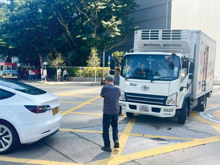 沈豪傑提醒司機，即使輕微事故已作「私了」，對方仍有機會推翻。
