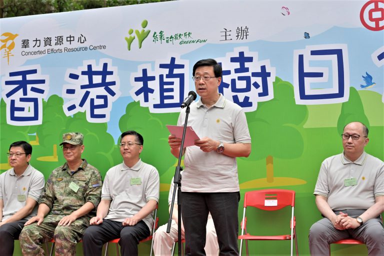 李家超表示，本港力爭在2050年前達致碳中和的目標。
