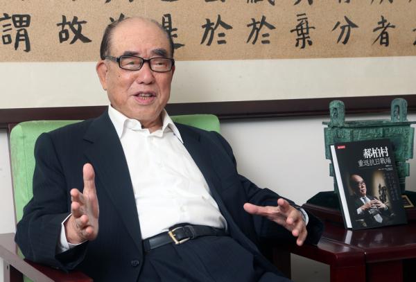 郝柏村曾任台灣最高文武官，晚年與李登輝鬧翻，被迫離開政壇。