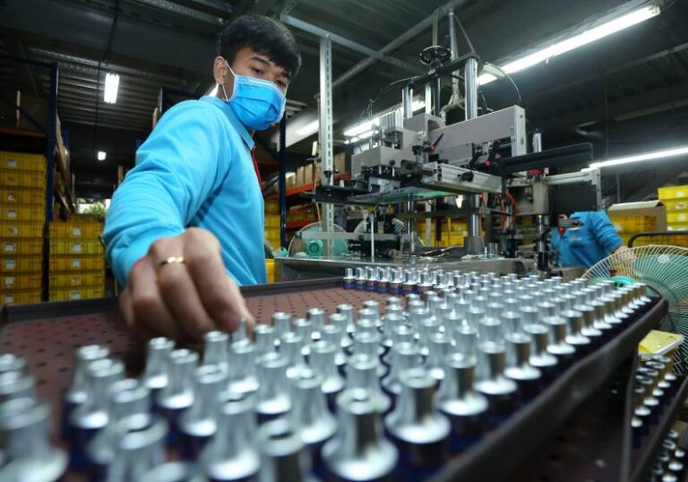 台中市大里區是手工具、模具等傳統產業聚落，有中小企業主透露業績大砍五成以上，運營壓力沉重，廠商接一單虧一單，只好讓員工「周休三日、周休四日」。(網上圖片)