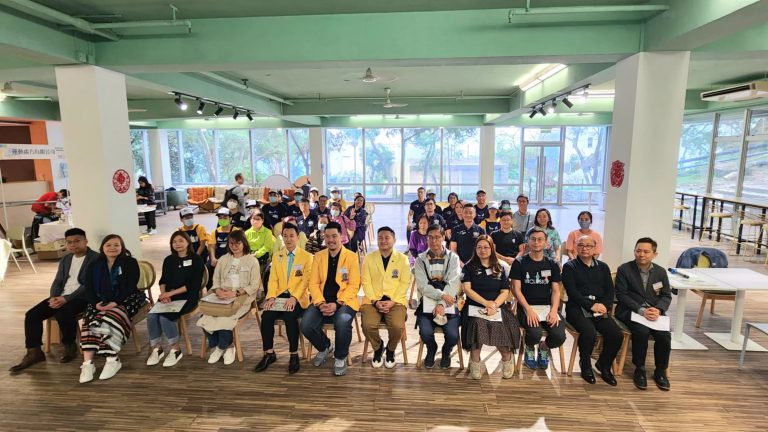 獅子社企共融日邀請了25間社企擺市場攤位，及安排了15名關愛學生在不同崗位體驗。（燊亮 攝）