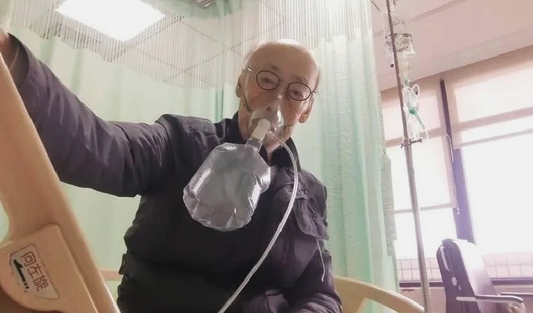 馮淬帆今年5月因身體不適住院，長達兩個多月後才出院。當時他在社交平台透露血氧濃度不足、須依賴製氧機生活。