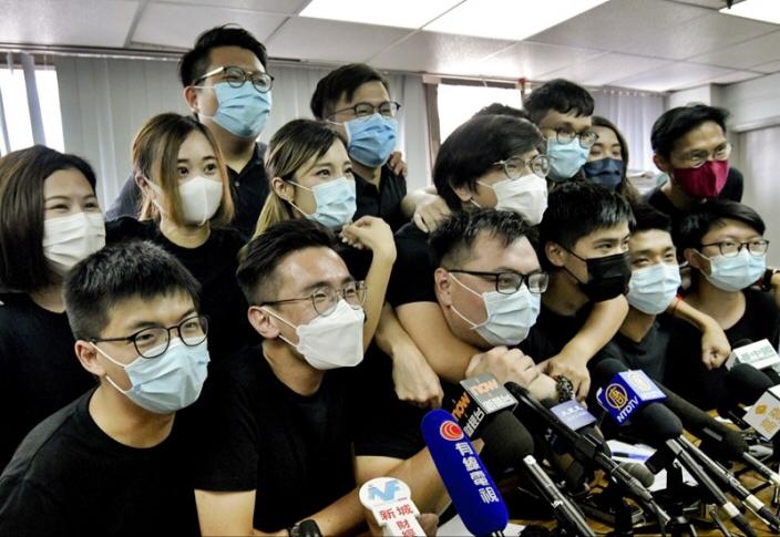 抗爭派當時承諾如果當選立法會議員便一定會「無差別」否決財政預算案。