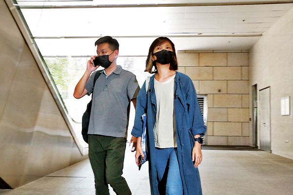 陳沛敏（右）指自己被捕後,認為《蘋果》應要結束,因擔心會否有其他同事被捕。