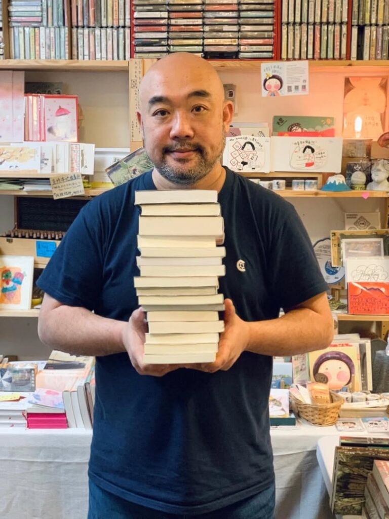 「一拳書館」店主龐一鳴。