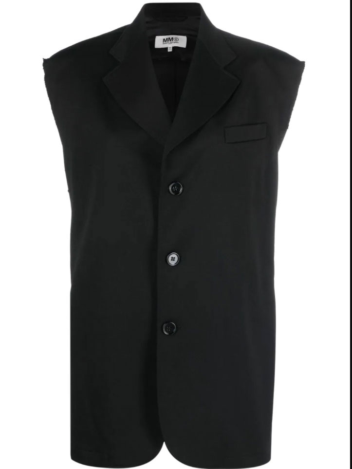 MM6 Maison Margiela waistcoat $6,272/d用上品牌標誌性的單縫線和前長後短的褲身剪裁設計，衣袖處的毛邊剪裁亦獨樹一格。