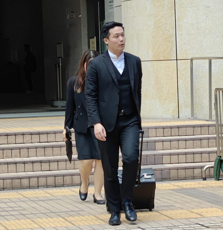 王百羽的代表大律師黃俊嘉。（周文虎攝）
