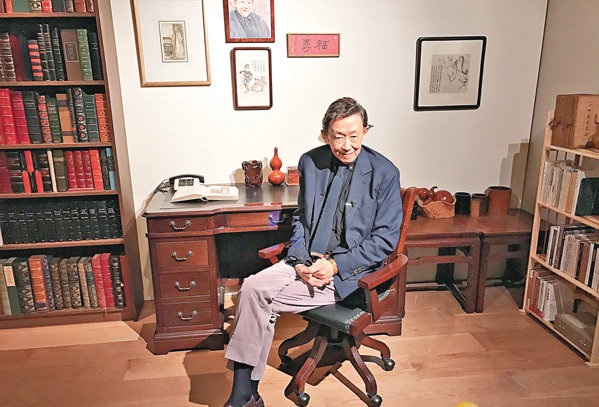 董橋曾任《蘋果日報》社長16年,至2014年退休,平時鮮有談政治。（文匯報）