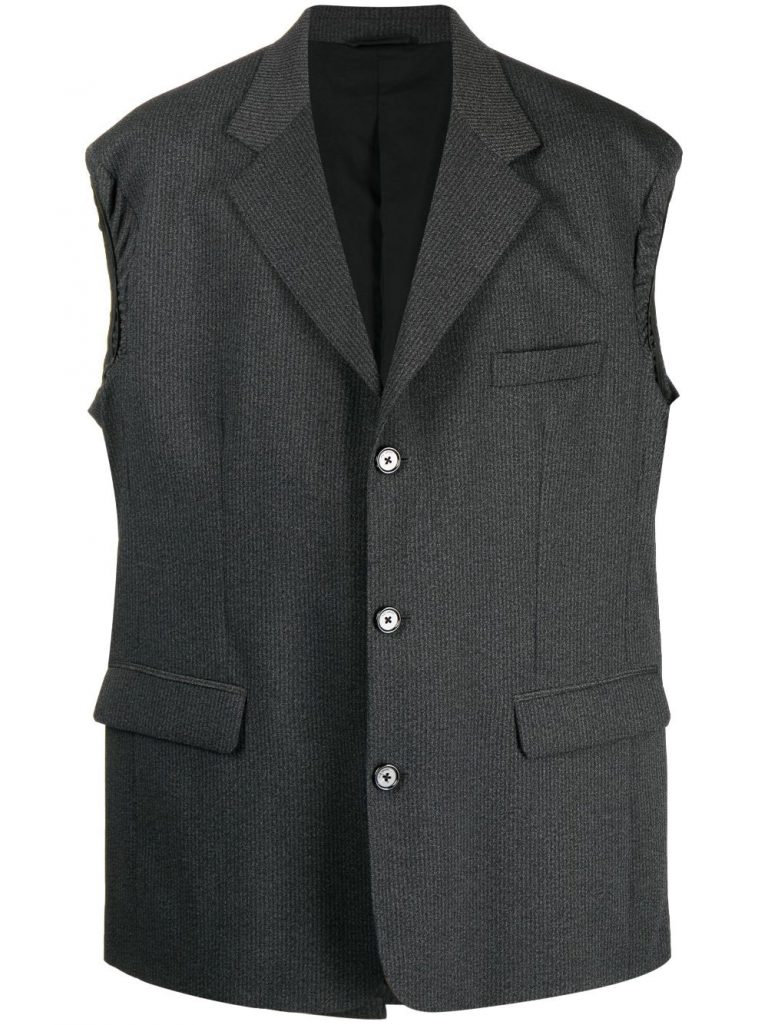 Raf Simons waistcoat $23,836/b用上炭灰色調，配上品牌經典鬆身中性設計及墊肩。
