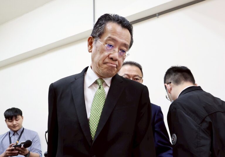 「倚美」是賣台 「疑美」能保台              文：孫榮富