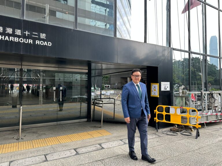 施駿興今作供完畢,辯方下週一將傳召專家證人出庭作供。
