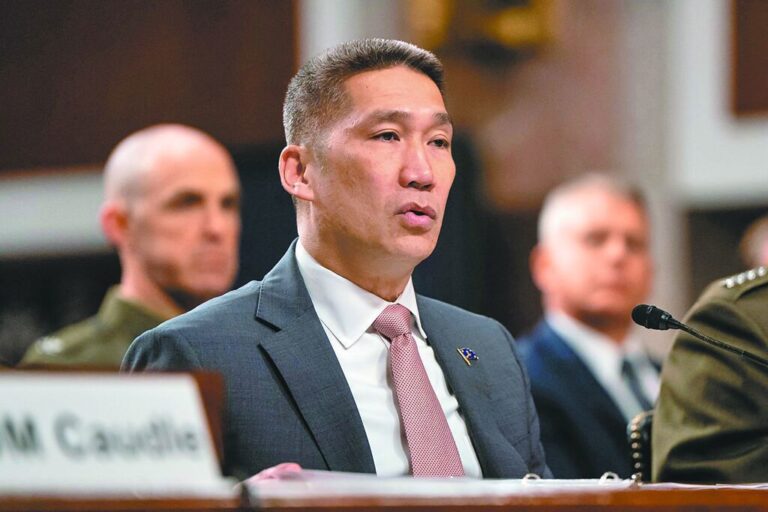 越南裔的美國海軍部代理部長高雄,5月21日出席聯邦參議院聽證會時說,由於特朗普政府與伊朗間的戰爭,美國正暫停一項價值140億美元的對台軍售案。(台灣中時新聞網圖片)