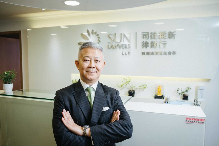 陳永良律師說，中港兩地「銜接」的其中一例，就是如何將香港法庭的判令帶往內地執行。