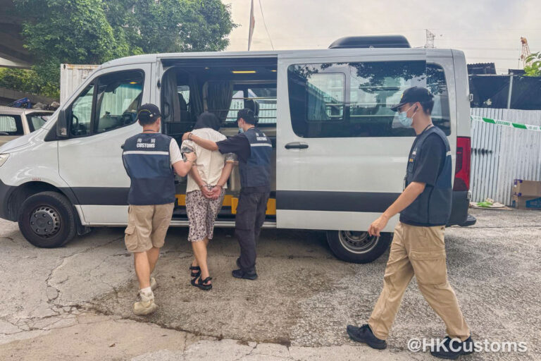 海關於2025年6月行聯合行動中於非法油站拘捕相關人士。