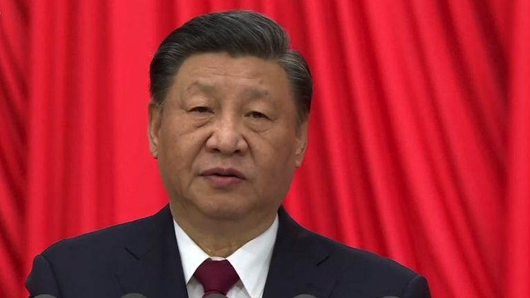 十四屆全國人大一次會議早上閉幕，國家主席習近平發表重要講話，指出要全面準確、堅定不移貫徹一國兩制；堅持一個中國原則和九二共識，積極促進兩岸關係和平發展。