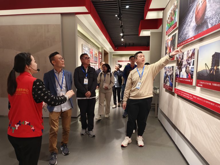 參觀金嶺社區黨群服務中心