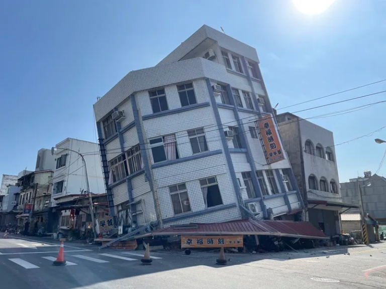 台灣花蓮7.3級地震至少4死　建築物傾斜倒塌多人被困　台陸日菲發海嘯警報