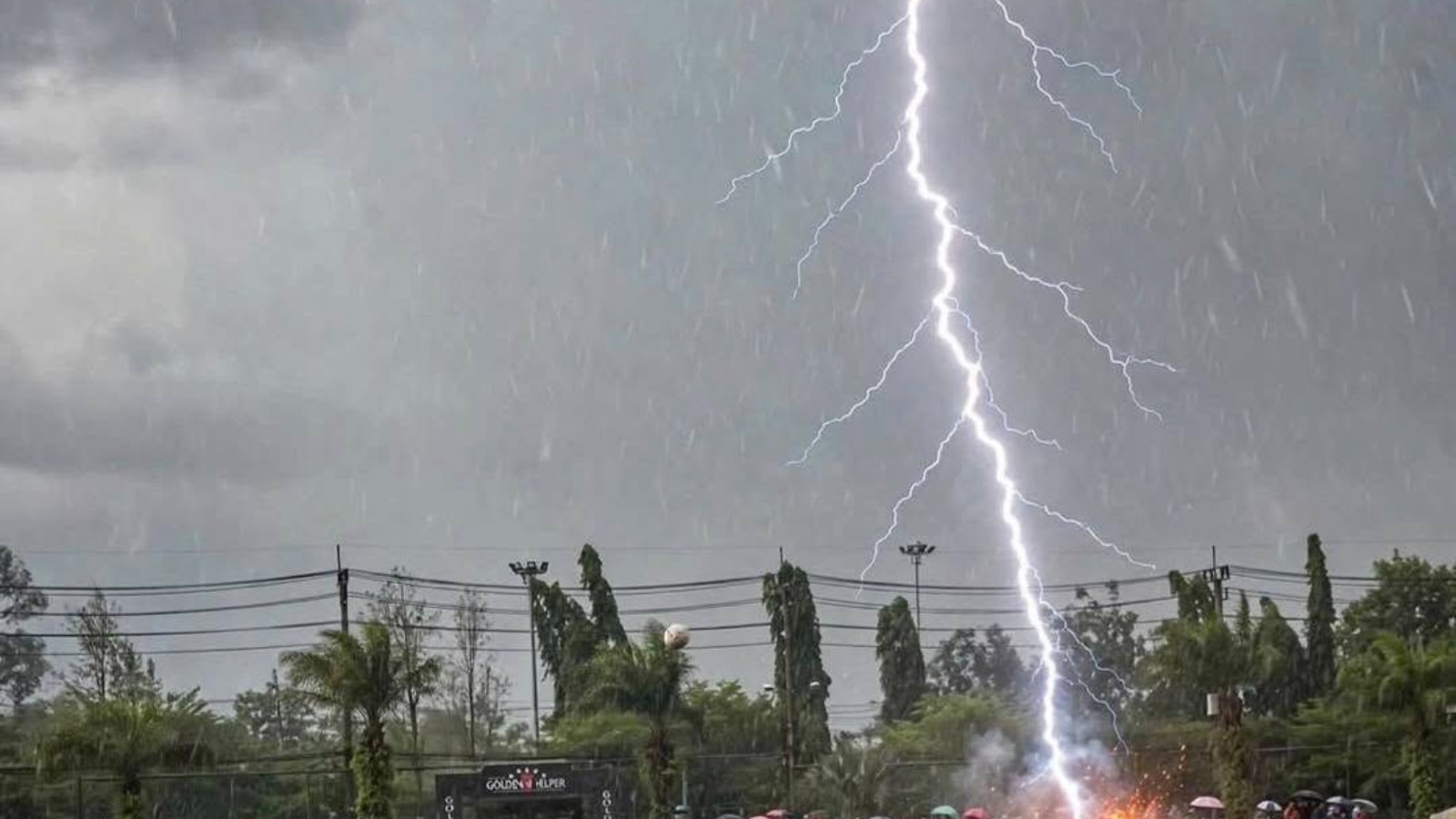 【堅有片】泰國足球比賽暴雨中遭雷擊　釀1死12傷