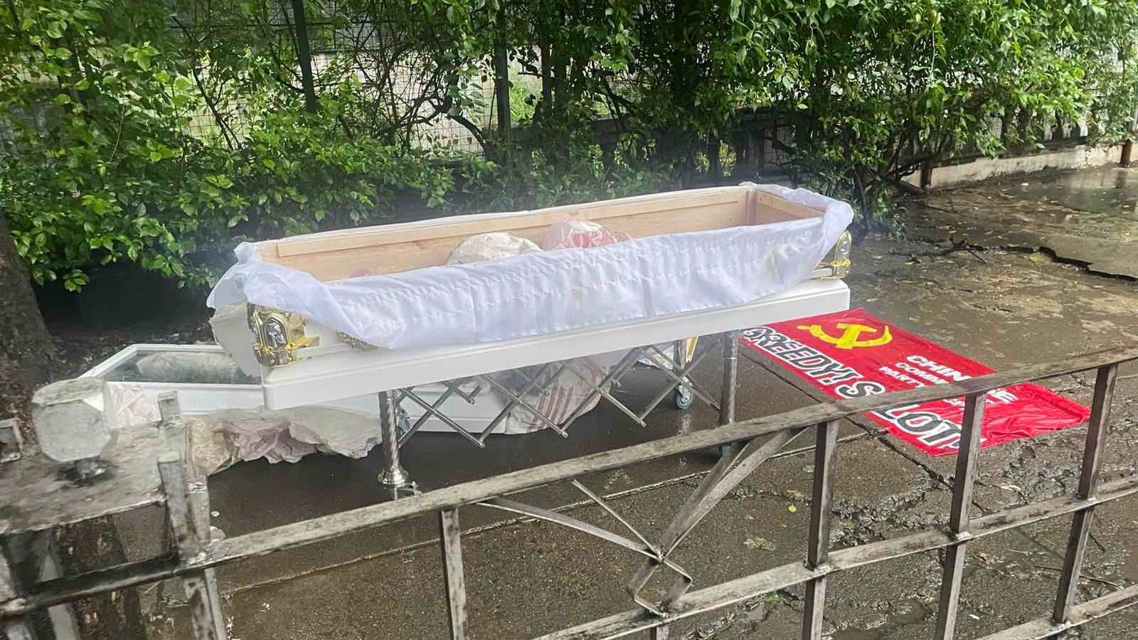 菲警方：已鎖定運送“反華棺材”車主身份