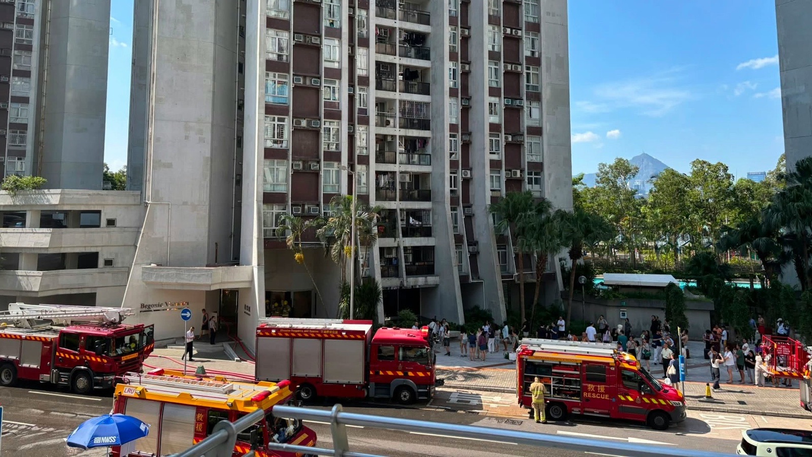 太古城海棠閣單位冷氣機起火冒濃煙　至少11人送院逾20人疏散天台待救