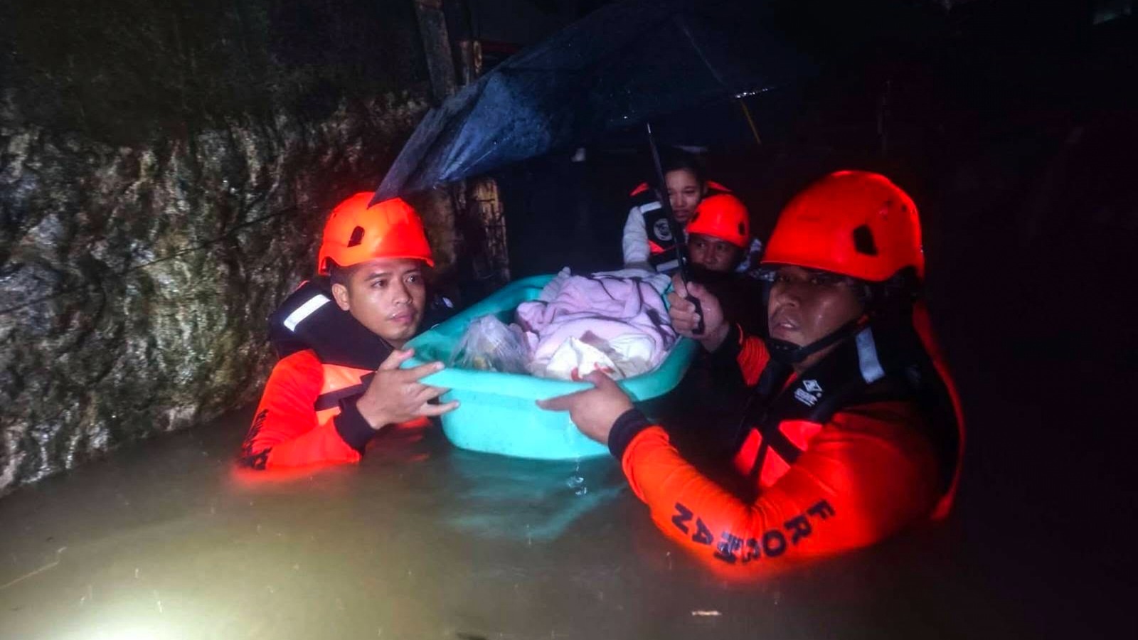 極端天氣已致菲律賓13人死亡 131萬人受災