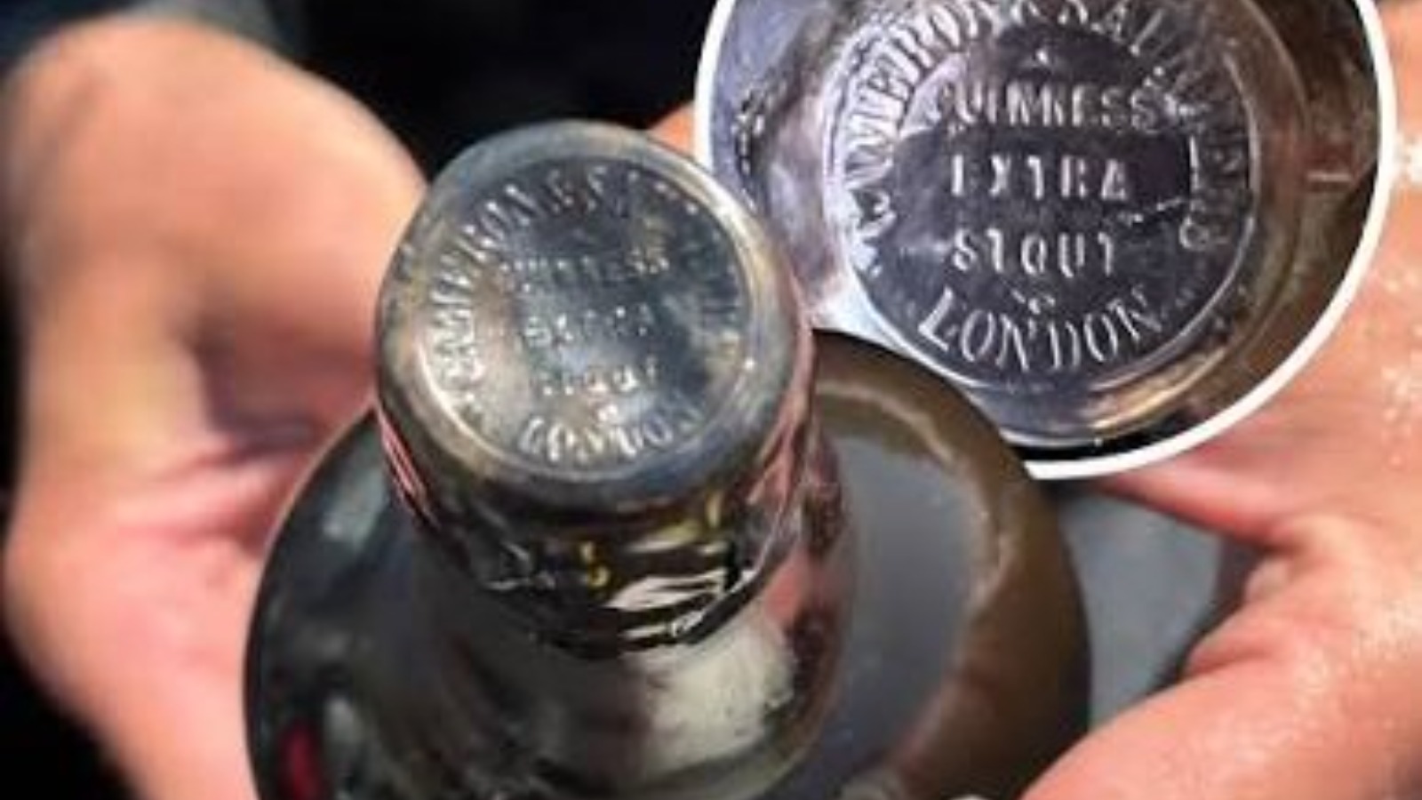 水底攝影師海底發現162年歷史黑啤　專家稱或可飲用