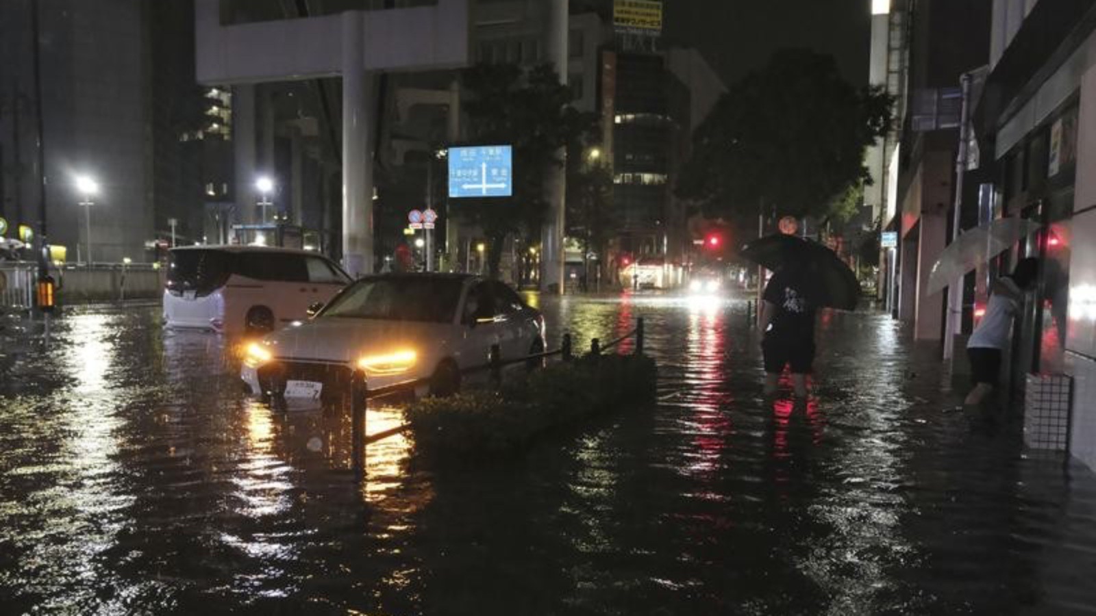 日本關東世紀暴雨千葉縣釀至少8死　成田機場交通癱瘓7000人打地舖過夜