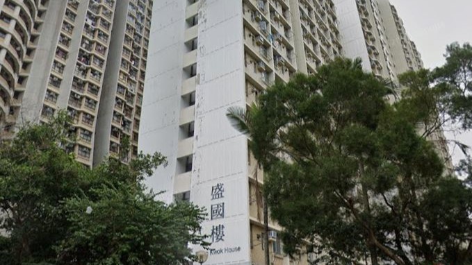 持刀恐嚇房署家訪職員「信唔信我用把刀剁死你！」　六旬保安員刑恐罪成保釋候判