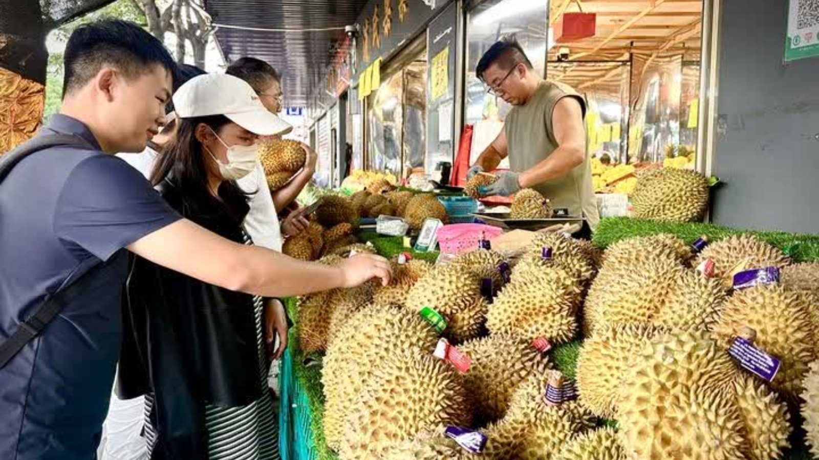水果之王身價變親民　內地金枕榴槤跌破15元斤