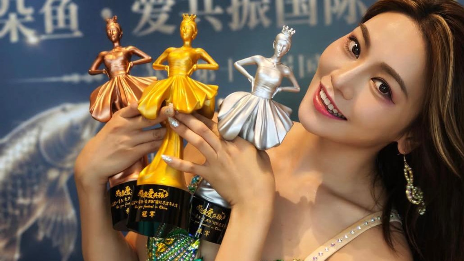 關嘉敏南京肚皮舞賽奪冠亞季　曬火辣舞衣迎32歲生日