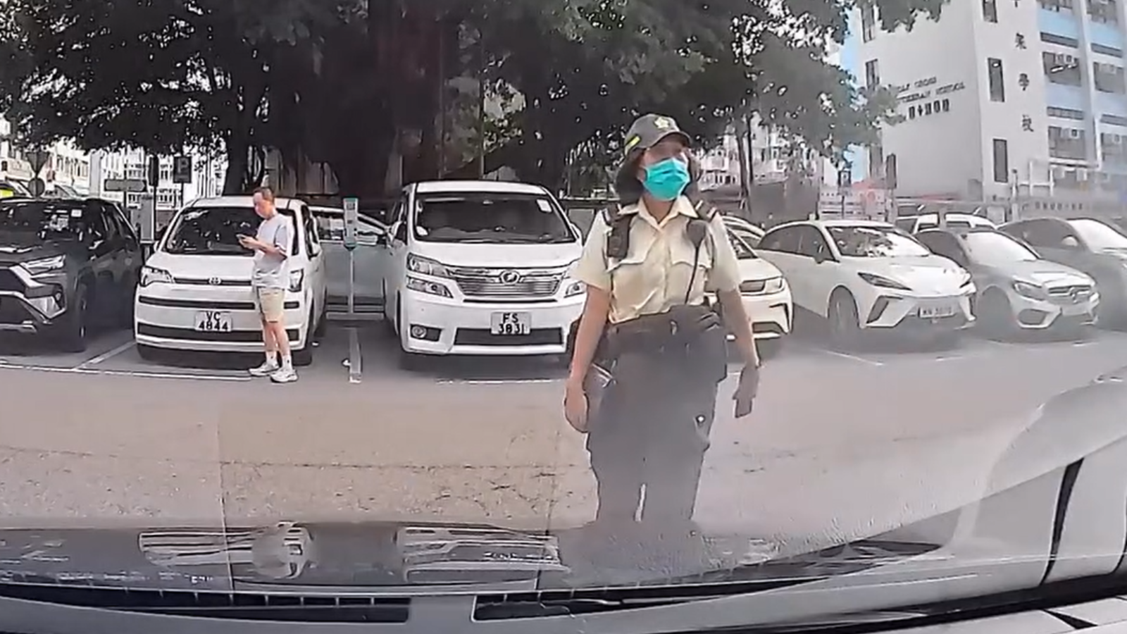 【堅有片】荃灣路德圍疑剛泊好車即被抄牌? 車主:我安全帶都未除