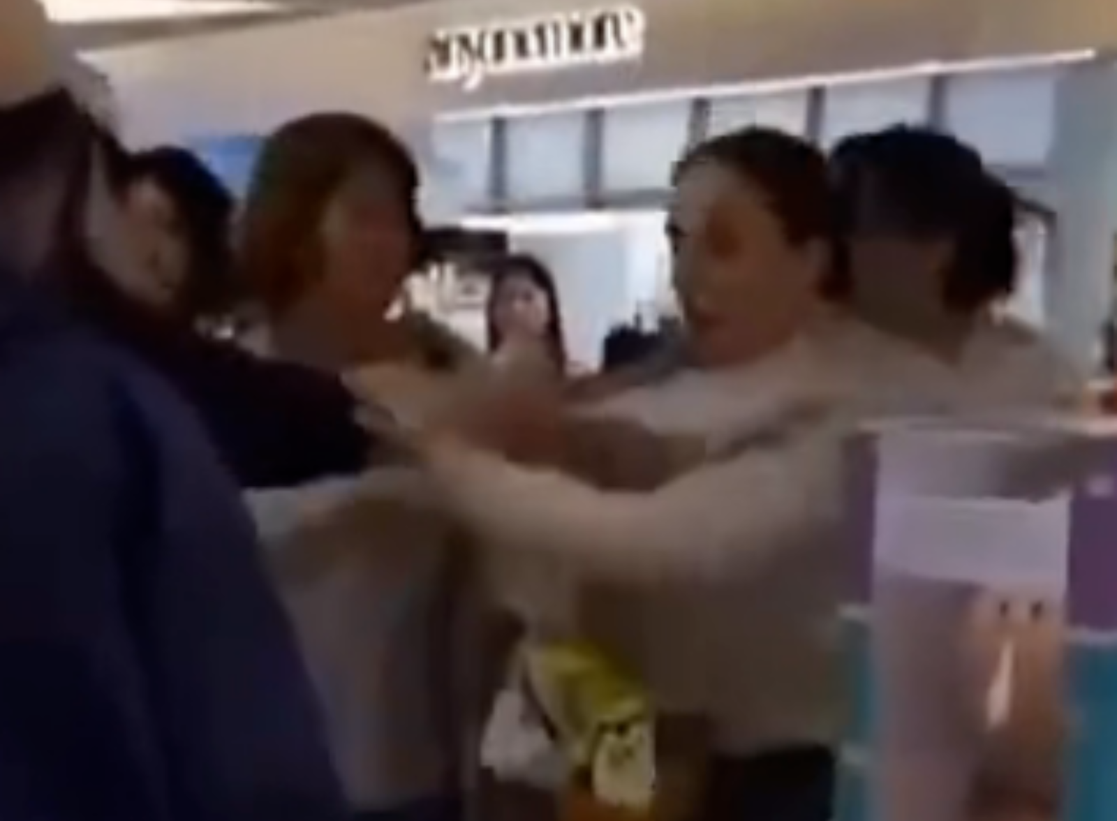 疑遭罵「全世界都討厭中國人」　中國女首爾街頭與白人婦衝突　片段網上瘋傳韓警介入調查