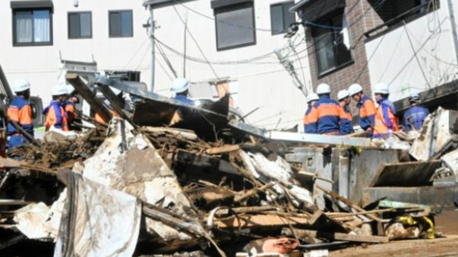 颱風杜鵑重創日本　 關東多地山泥傾瀉釀6死　 430房屋受災190萬人疏散　 500航班取消4000旅客滯留