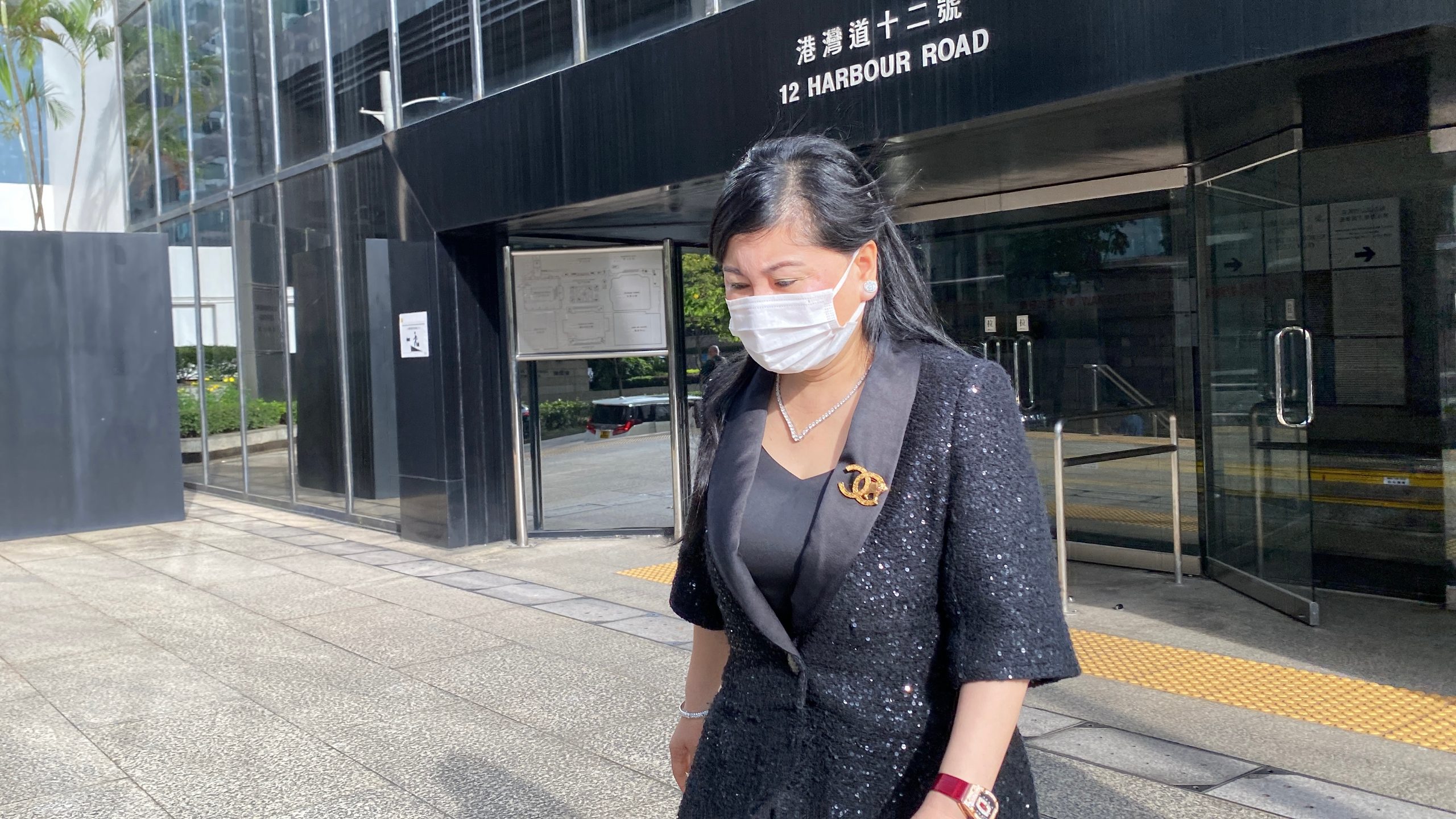 蔡母張燕花：蔡天鳳求學時期珠胎暗結　鄺港智18歲起受蔡家照顧　多年來索取逾7,000萬元