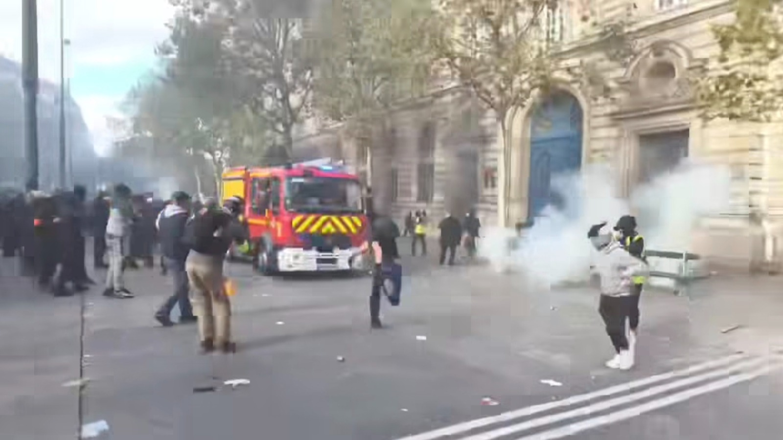法國示威持續　當地總理要求地方各省政府　按情況宵禁免商舖受搶掠