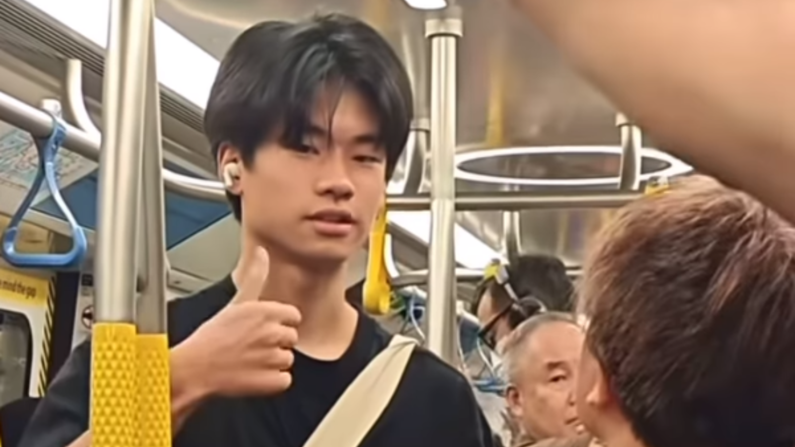 【堅有片】阿嬸大鬧港鐵車廂 後生仔反應冷靜高EQ獲激讚