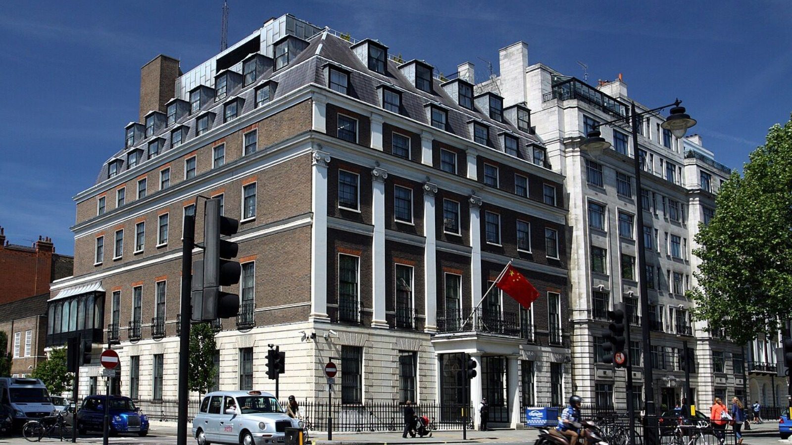 中國公民英國出入境遭扣留盤查　駐英使館已向英方提出嚴正交涉