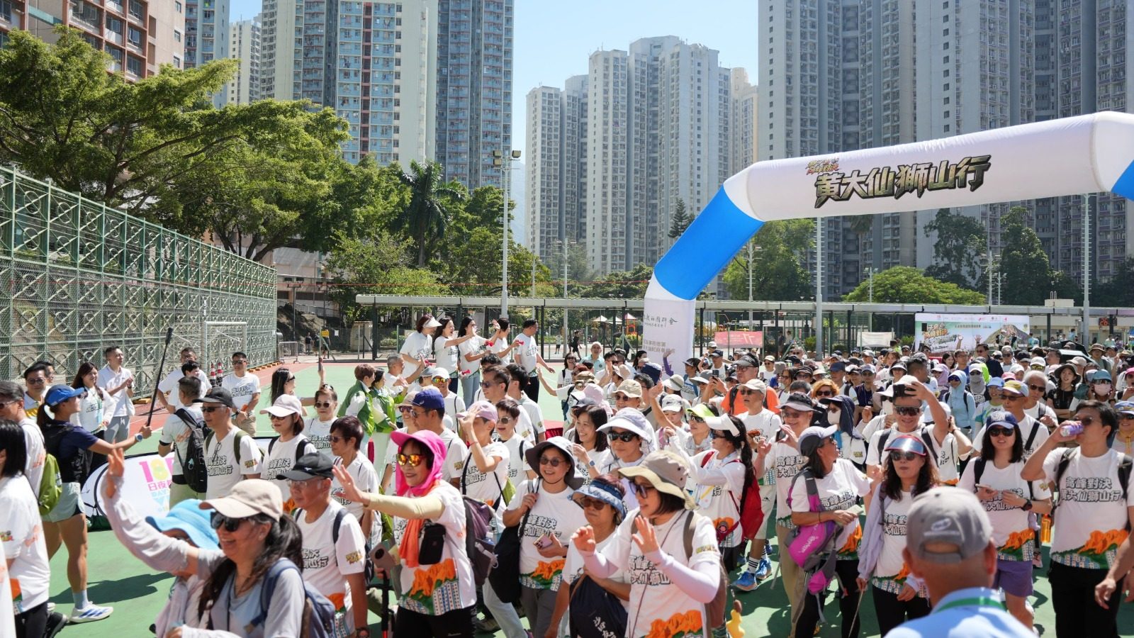 高峰對決 黃大仙獅山行2026 千二人偕行山野　逾五百學子競速展活力