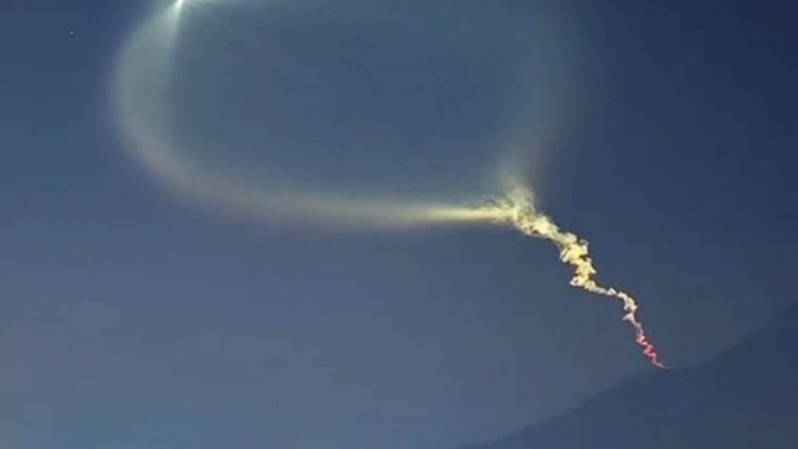 遙感五十號03星衛星發射　出現有如水母「火箭雲」奇觀