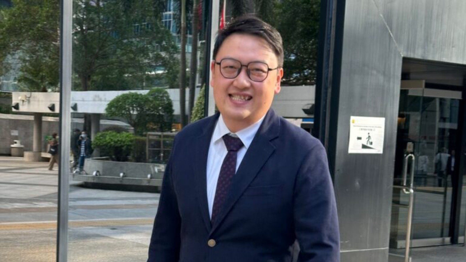 區議員施駿興非法性交罪成　求情指10多年前事件抹煞近年公職貢獻　續還押至11.3判刑