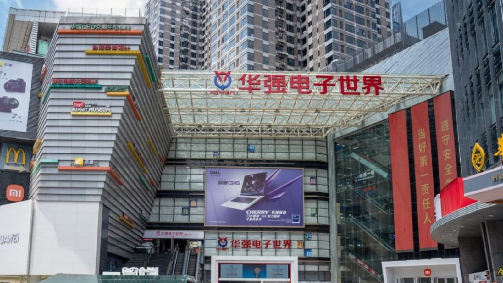 華強北二手手機熱度大增　熱門機型不降反升　99新機成搶手貨