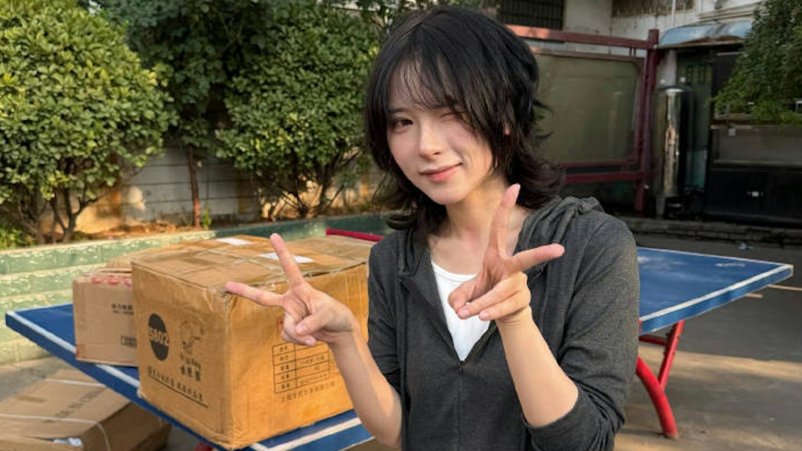 【堅有片】美女Cosplayer遇緊張男粉絲 大方拿手機還牽手「寵粉」爆紅